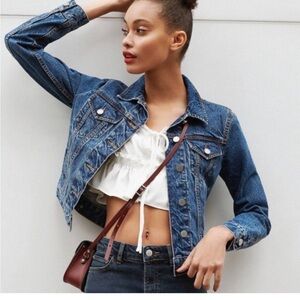 URBAN OUTFITTERS BDG Cropped Denim Jacket in Medium Wash - Size Medium - Fits XS